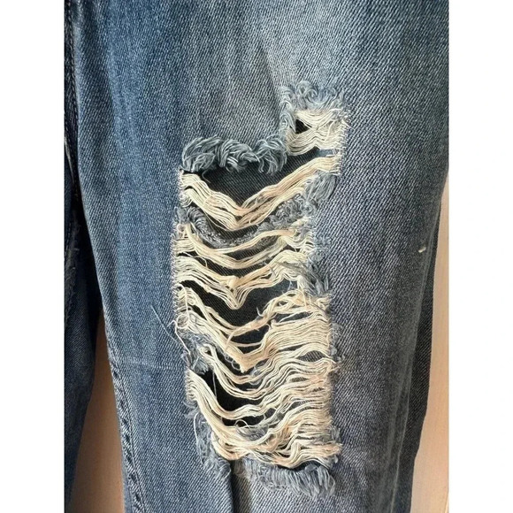 Forever21 Women’s size 26 ripped Jeans - Picture 4 of 8